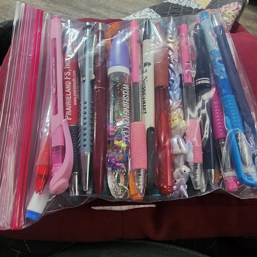 Pens - Picture 2 of 4